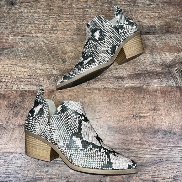 Universal Thread Faux Snakeskin Heeled Booties - Picture 3 of 11